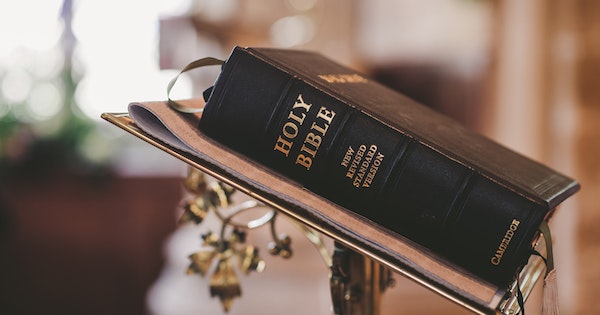 Bible, objet de foi et de domination