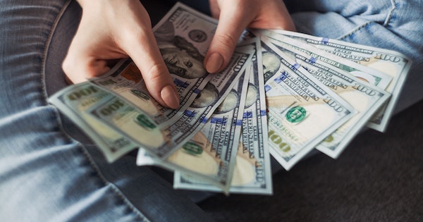 Laissez le salaire venir à vous.