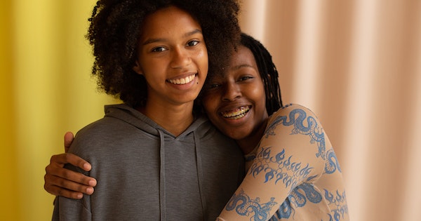 Plus tolérable, même si interdite, la sexualité entre 2 femmes