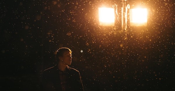 Vous êtes lumière ; pas pécheur.